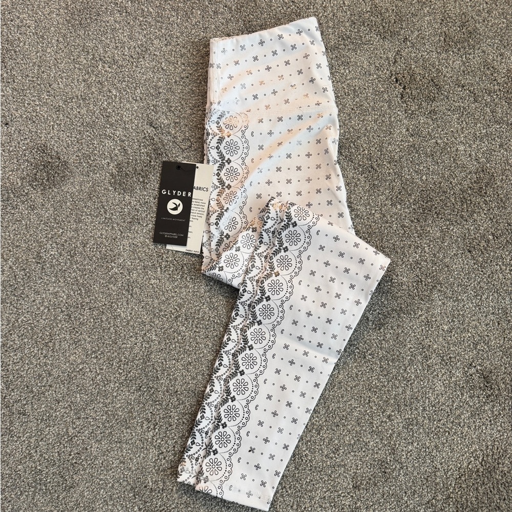 NWT Glyder white and silver wildflower lace legging size medium